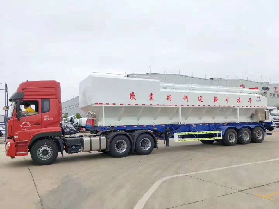 55方半掛散裝飼料車(chē)15271321777 (2)