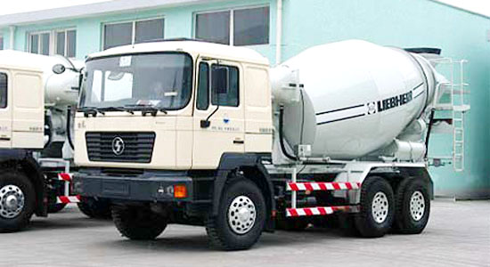 陜汽德龍水泥攪拌運(yùn)輸車(chē)